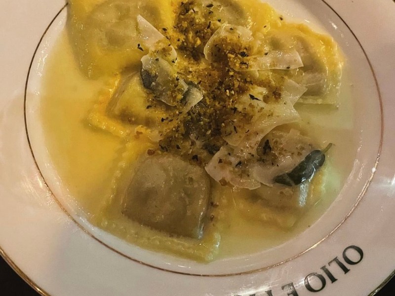 Scrambled Eggs Breakfast Sandwich with a&nbsp;Kick